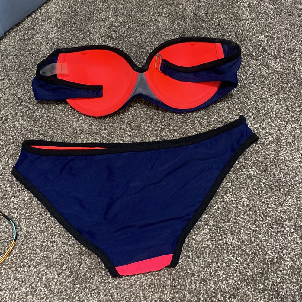 bikini - Picture 2 of 2